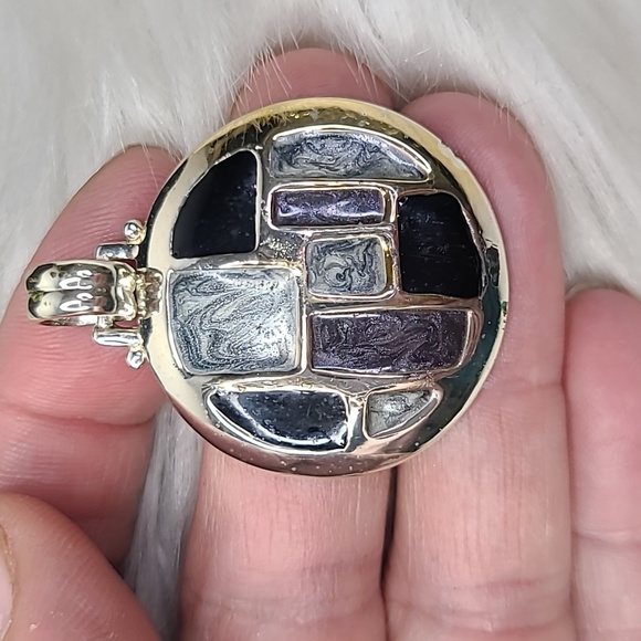 unbranded Jewelry - Pendant Silver Tone Medallion Mosaic Pattern Black Grey Everyday Casual Gift Fun